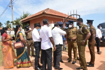 புதிய தவிசாளர் தெரிவு- பிரதேச சபையை சுற்றி காவல்துறைப் பாதுகாப்பு; ஊடகவியலாளர்களுக்கு அனுமதி மறுப்பு!