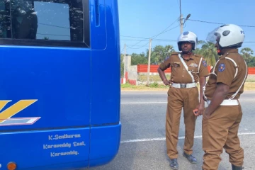 யாழ். நோக்கி ஆசிரியர்களை ஏற்றி வந்த பேருந்தின் மீது தாக்குதல்