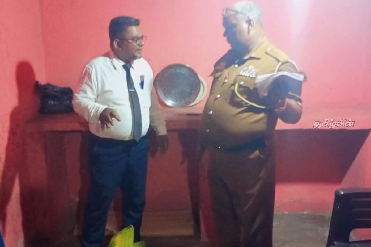 2 பிள்ளைகளை நிர்க்கதியாக்கிய தாயின் விபரீத முடிவு - பொலிஸார் தீவிர விசாரணை | Woman Commits Suicide In Ampara 2 பிள்ளைகளை நிர்க்கதியாக்கிய தாயின் விபரீத முடிவு - பொலிஸார் தீவிர விசாரணை | Woman Commits Suicide In Ampara