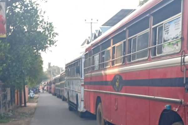 யாழ் வந்த ஜனாதிபதியால் பெரும் சிரமத்தில் மக்கள் ; படையெடுத்த அரச பேருந்துகளால் வெடித்த சர்ச்சை | President S Jaffna Visit