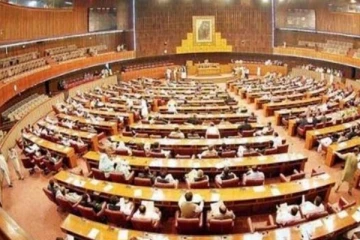 අසල්වැසි රටක පාර්ලිමේන්තුව හදිසියේම විසුරුවයි..