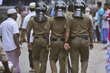 பளை பகுதியில் மர்ம பொருளுடன் சிக்கிய 5 பேர்!