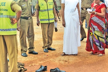 ஹிக்கடுவையில் தவறிய துப்பாக்கிச்சூடு: இருவர் தப்பியோட்டம்