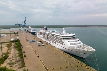 இலங்கைக்கு வருகை தந்துள்ள மற்றுமொரு அதிசொகுசு கப்பல்