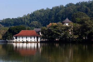 வெள்ளத்தால் ஆபத்தில் தலதா மாளிகை!