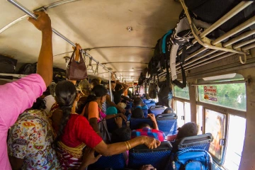 பேருந்துகளில் ஆனசத்திற்கு மேலாக பயணிகள்; பொலிசார் நடவடிக்கை