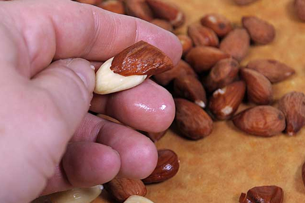 இது தெரிஞ்சா பாதாம் தோலை தூக்கி எறிய மாட்டீர்கள்!! | Benefits Of Almonds Skin