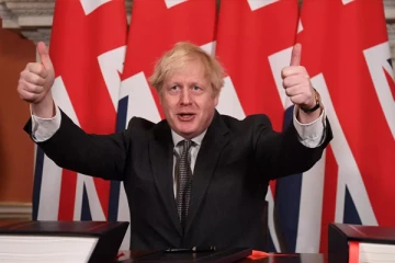 பிரித்தானியாவில் முகக்கவசம் அணிவதற்கான கட்டுப்பாடு நீக்கம்! - பிரதமர் வெளியிட்ட அறிவிப்பு