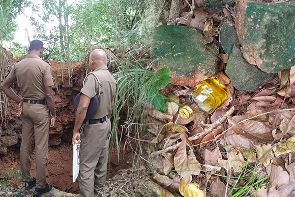 புதையல் தோண்டியவர்கள் பூஜைப் பொருட்களுடன் கைது | Many Treasure Diggers Arrested With Pooja Items