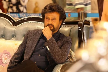 32 ஆண்டுகளுக்கு பின் அந்த நடிகருடன் கைகோர்க்கும் ரஜினிகாந்த்.. யாரும் எதிர்பார்க்காத மாஸ் கூட்டணி