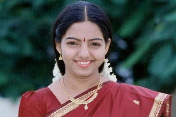 மெட்டி ஒலி சீரியல் புகழ் நடிகை ரேவதி இப்போது எப்படி உள்ளார் தெரியுமா?... லேட்டஸ்ட் போட்டோ