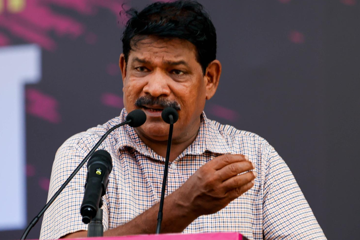 முல்லைத்தீவில் காணாமல்போன மீனவர்களை தேட ஹெலிகப்டர்களை பயன்படுத்த நடவடிக்கை | Helicopters To Search For Missing Mullaitivu Fishe முல்லைத்தீவில் காணாமல்போன மீனவர்களை தேட ஹெலிகப்டர்களை பயன்படுத்த நடவடிக்கை | Helicopters To Search For Missing Mullaitivu Fishe