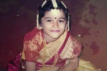 இந்த புகைப்படத்தில் இருக்கும் நடிகை யார் தெரியுமா, அட இவங்களா.. நீங்களே பாருங்க