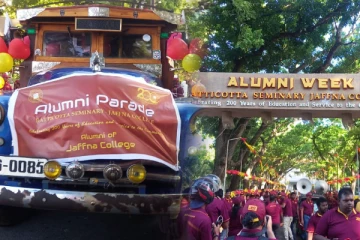 யாழில் பழமைவாய்ந்த வாகனங்களின் பவனி (Photos)