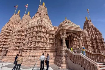 முஸ்லீம் நாட்டில் பிரம்மாண்ட இந்து கோவில் - திறந்து வைக்கும் பிரதமர் மோடி!