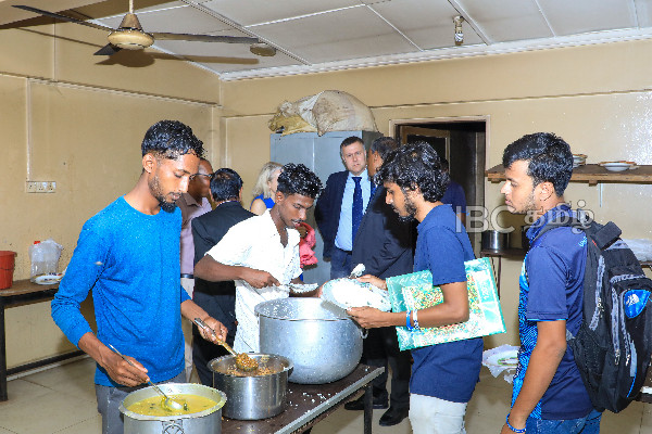 பிரித்தானிய தூதுவர் யாழ்ப்பாணத்தின் முக்கிய இடங்களுக்கு விஜயம் | British Ambassador Visit To University Jaffna