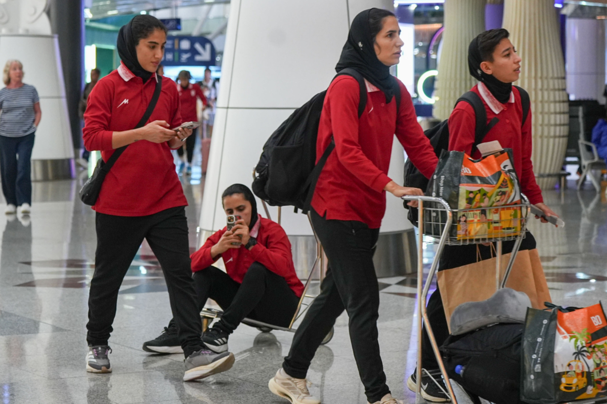 குடும்பத்தினருக்கு மிரட்டல்; அவுஸ்திரேலியாவில் தஞ்சம் கோரிய ஈரானிய வீராங்கனைகளின் திடீர் முடிவு! | Female Athletes Asylum In Australia Returan Iran