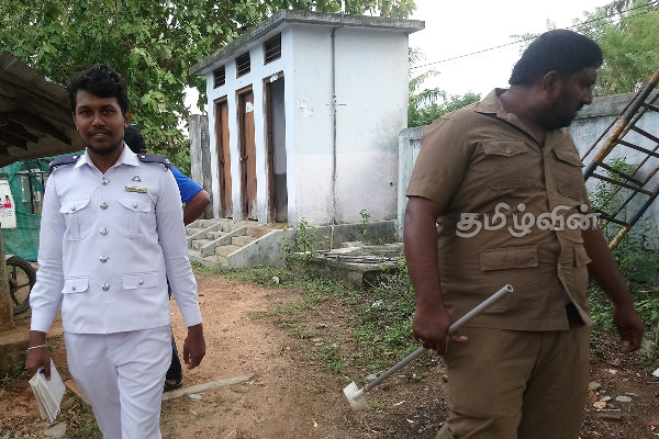 வவுனியாவில் புலமைப்பரிசில் பரீட்சை நிலையங்களில் திடீர் சோதனை (Photos) | Raid Scholarship Examination Centers In Vavuniya