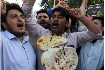 இலங்கையை தொடர்ந்து பாகிஸ்தான் - விலை உயர்வால் திக்குமுக்காடிய மக்கள்!