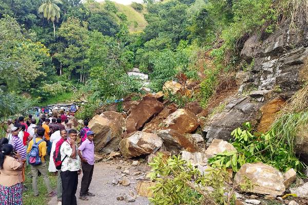 அம்புலுவாவ பகுதியில் ஏற்பட்டுள்ள கடும் அபாயம்:18 குடும்பங்கள் உடனடியாக வெளியேற்றம் | Ambuluwawa Is On High Alert