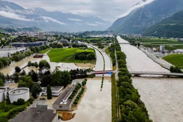 சுவிட்சர்லாந்தில் வெள்ளம் மற்றும் நில சரிவு
