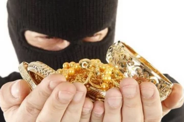 யாழில் வீதியால் சென்ற பெண்ணுக்கு காத்திருந்த அதிர்ச்சி