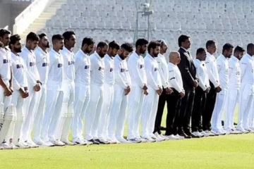 ஷேன் வார்னே மறைவுக்கு அஞ்சலி செலுத்திய இலங்கை - இந்திய வீரர்கள்! கருப்புப் பட்டை அணிந்து போட்டியில் பங்கேற்பு