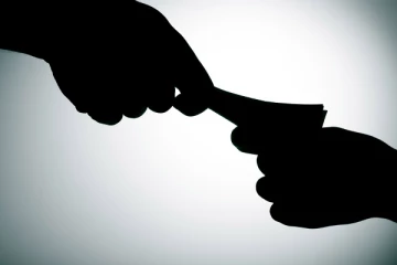 இலஞ்சம் வாங்க முற்பட்ட பிரதேச செயலாளர் நுட்பமான முறையில் கைது