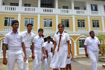 பரீட்சைகள் மீண்டும் ஒத்தி வைக்கப்படுகின்றதா? வெளிவந்த உயர்மட்டத் தகவல்