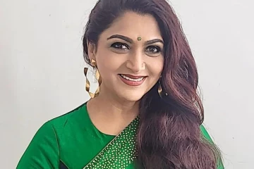 51 வயது குஷ்பூவா இது.. மாடர்ன் உடையில் வெளிநாட்டில் இருக்கும் ஸ்டில்கள்!