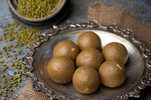 உடலிற்கு சத்தான பச்சைப்பயிறு லட்டு.., இலகுவாக எப்படி செய்வது? | Pachai Payaru Laddu Recipe In Tamil உடலிற்கு சத்தான பச்சைப்பயிறு லட்டு.., இலகுவாக எப்படி செய்வது? | Pachai Payaru Laddu Recipe In Tamil