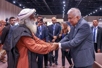 சத்குருவை சந்தித்து கலந்துரையாடிய ஜனாதிபதி ரணில் விக்ரமசிங்க (Photo)