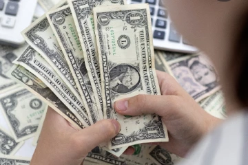 අද ඩොලරයට ලැබුණ විශේෂ වටිනාකම.. (PHOTO)