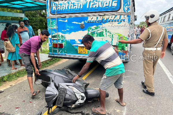யாழ் - நுணாவிலில் விபத்து - இருவர் படுகாயம் (படங்கள்) | Accident Police Investigating Srilanka