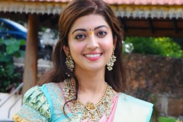 படத்தை பார்த்து கண்ணீர் விட்டு அழுத பிரணிதா! என்ன படம் தெரியுமா?