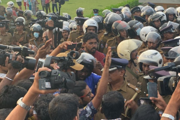 கொழும்பில் மீண்டும் வெடித்த போராட்டம்..! காவல்துறை குவிப்பு - நேரடி ரிப்போர்ட் | Protest Colombo Galle Face Today