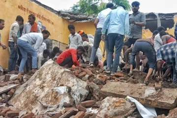 அரசு பள்ளி மேற்கூரை இடிந்து விழுந்து விபத்து.., 7 மாணவர்கள் உயிரிழந்த பரிதாபம்