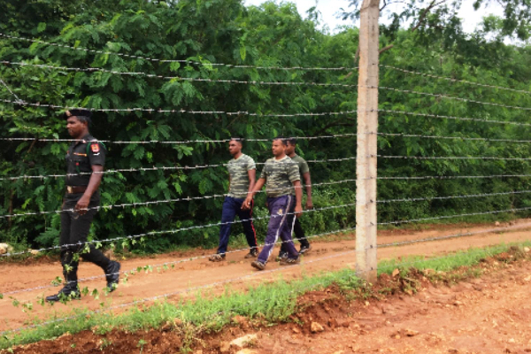 யாழ். சுழிபுரத்தில் உள்ள இராணுவ முகாமில் இருந்து வெளியேறிய இராணுவம்! | Jaffna Army Leaves The Army Camp