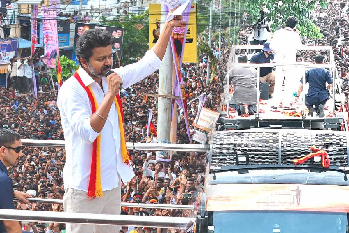 விஜய்க்கு மீண்டும் சிபிஐ சம்மன் - தவெக வேட்பாளர் நேர்காணல் ஒத்திவைப்பு? | Cbi Summoned 3Rd Time Vijay For Karur Stampede விஜய்க்கு மீண்டும் சிபிஐ சம்மன் - தவெக வேட்பாளர் நேர்காணல் ஒத்திவைப்பு? | Cbi Summoned 3Rd Time Vijay For Karur Stampede