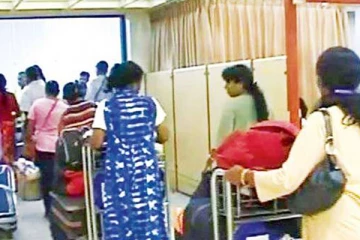 இலங்கைப் பெண்களுக்கு ஓமானில் நடக்கும் கொடுமைகள்! நாடு திரும்பிய இருவர்