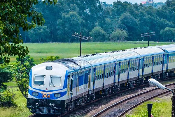 இன்றும் மூன்று தொடருந்து சேவைகள் இரத்து | Three Train Services Remain Canceled Today
