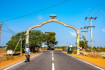 யாழ்ப்பாணத்தில் இப்படியும் மனிதா்கள் வாழ்கின்றாா்கள்!
