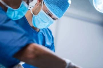 கர்ப்பிணி பெண்ணுக்கு பிரசவம் பார்த்த 12 ஆம் வகுப்பு மாணவன்; பறிபோன உயிர்