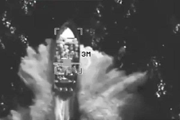 போதைப்பொருள் கடத்தல் படகை குறி வைத்து வீழ்த்திய அமெரிக்கா: 4 பேர் பலி | Us Military Attacks Narco Vessel In Ease Pacific