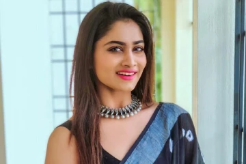 உதட்டை கடித்துக்கொண்டு ஷிவானி கொடுத்த போஸ்.. சும்மா, வைராலோ வைரல்