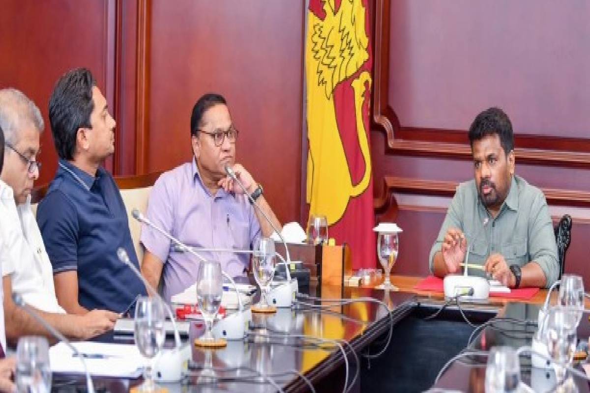 மத்திய கிழக்கு போர் தாக்கம் ; அத்தியாவசிய சேவைகள் குறித்து ஜனாதிபதி அவசர கலந்துரையாடல் | Government Employees To Work From Home President