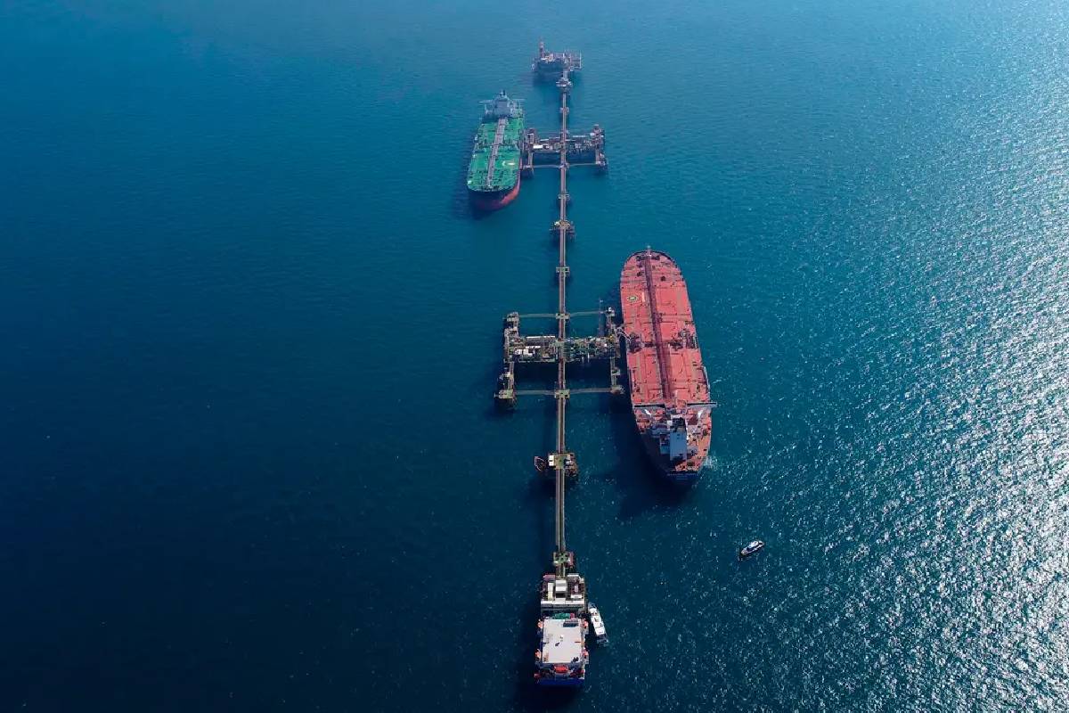 கப்பல் போக்குவரத்து முடக்கம்... இந்தியாவிடம் 25 நாட்களுக்கு மட்டுமே எண்ணெய் இருப்பு | India Left Only 25 Days Of Oil