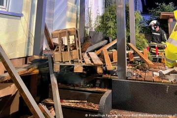 ஜேர்மன் நகரமொன்றில் இடிந்து விழுந்த பால்கனி: இடிபாடுகளுக்குள் சிக்கியவர்கள் நிலை என்ன?