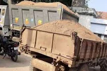 නීති විරෝධී වැලි ප්‍රවාහනයට යාමේදී පොලිස් නිලධාරියෙකු මරුමුඛයට