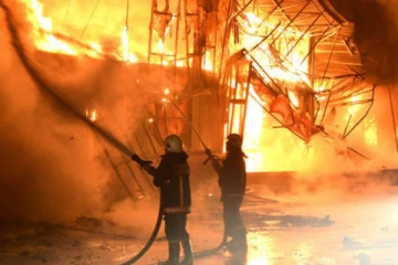 ප්‍රධාන නගරයක ගින්නක්..වෙළඳසැල් දෙකක් සම්පූර්ණයෙන්ම විනාශ වෙයි..